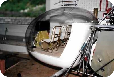 Der Ausbau der Pilotenkanzel erfolgte ausschließlich mit eigenen Mitteln.